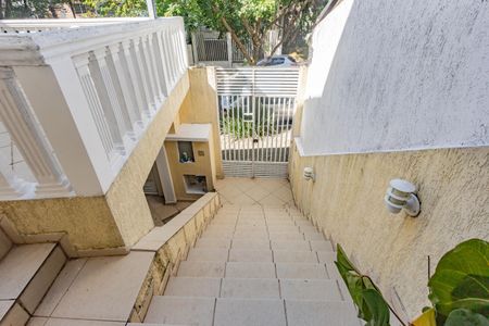 Casa para alugar com 160m², 3 quartos e 1 vagaEscada