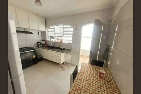 Casa à venda com 249m², 4 quartos e 4 vagas