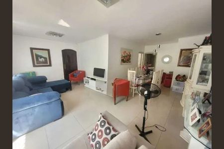 Casa à venda com 249m², 4 quartos e 4 vagas