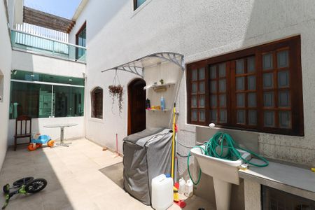 Casa à venda com 600m², 3 quartos e 1 vagaÁrea de serviço