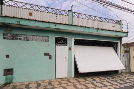 Casa para alugar com 100m², 4 quartos e 4 vagasFachada