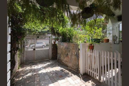 Casa à venda com 210m², 3 quartos e 2 vagas