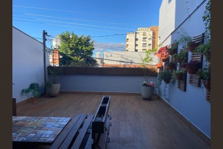 Casa à venda com 260m², 3 quartos e 3 vagas Casa à venda com 260m², 3 quartos e 3 vagasVaranda