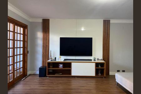 Casa à venda com 260m², 3 quartos e 3 vagas Casa à venda com 260m², 3 quartos e 3 vagasSala de Estar