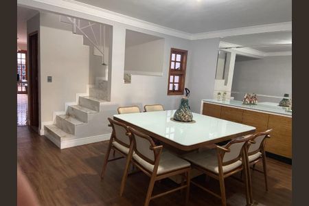 Casa à venda com 260m², 3 quartos e 3 vagas Casa à venda com 260m², 3 quartos e 3 vagasSala de Jantar