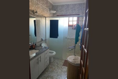 Casa à venda com 260m², 3 quartos e 3 vagas Casa à venda com 260m², 3 quartos e 3 vagasBanheiro