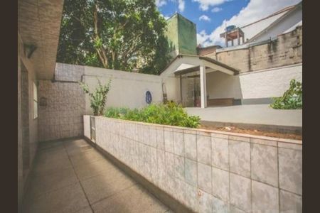 Casa à venda com 392m², 3 quartos e 6 vagas Casa à venda com 392m², 3 quartos e 6 vagasQuintal