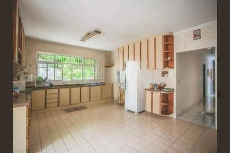 Casa à venda com 392m², 3 quartos e 6 vagas Casa à venda com 392m², 3 quartos e 6 vagasCozinha
