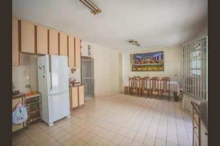 Casa à venda com 392m², 3 quartos e 6 vagas Casa à venda com 392m², 3 quartos e 6 vagasCozinha