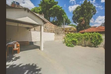 Casa à venda com 392m², 3 quartos e 6 vagas Casa à venda com 392m², 3 quartos e 6 vagasQuintal