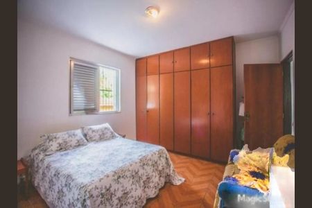 Casa à venda com 392m², 3 quartos e 6 vagas Casa à venda com 392m², 3 quartos e 6 vagasQuarto -Suíte