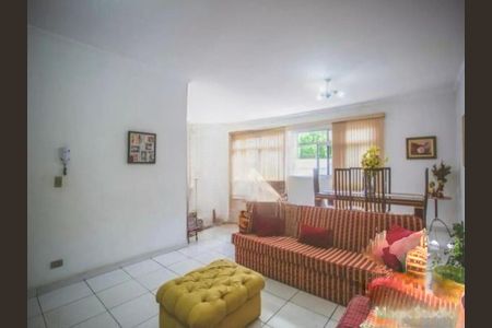 Casa à venda com 392m², 3 quartos e 6 vagas Casa à venda com 392m², 3 quartos e 6 vagasSala de Estar