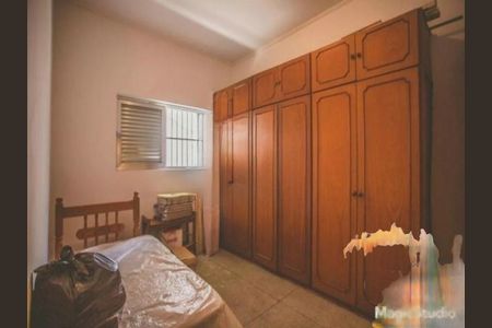 Casa à venda com 392m², 3 quartos e 6 vagas Casa à venda com 392m², 3 quartos e 6 vagasQuarto de Serviço