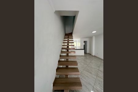 Casa de condomínio à venda com 140m², 2 quartos e 1 vagaSala