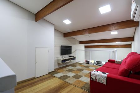 Casa à venda com 220m², 3 quartos e 1 vagaSala de TV