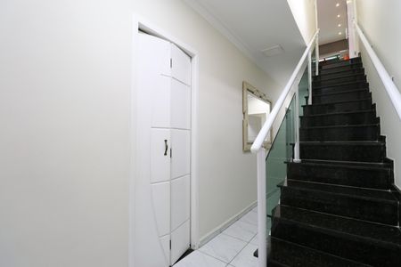 Casa à venda com 220m², 3 quartos e 1 vagaEscada