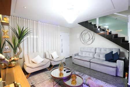 Casa à venda com 220m², 3 quartos e 1 vagaSala