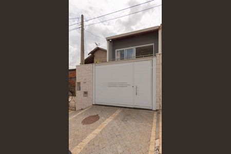 Casa para alugar com 125m², 2 quartos e 2 vagas Casa para alugar com 125m², 2 quartos e 2 vagasFachada