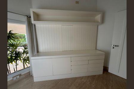 Casa de condomínio à venda com 1200m², 4 quartos e 4 vagasEscritório