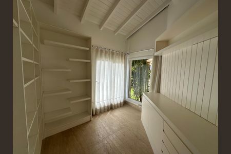 Casa de condomínio à venda com 1200m², 4 quartos e 4 vagasEscritório