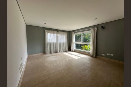 Casa de condomínio à venda com 1200m², 4 quartos e 4 vagasSala de TV