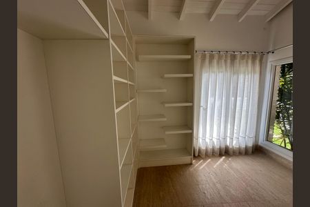 Casa de condomínio à venda com 1200m², 4 quartos e 4 vagasEscritório