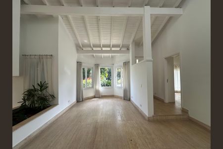 Casa de condomínio à venda com 1200m², 4 quartos e 4 vagasSala