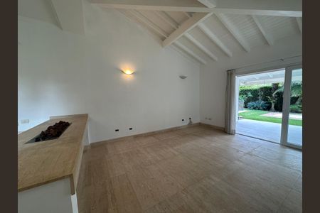 Casa de condomínio à venda com 1200m², 4 quartos e 4 vagasSala