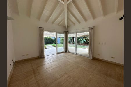 Casa de condomínio à venda com 1200m², 4 quartos e 4 vagasSala