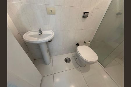 Casa de condomínio à venda com 1200m², 4 quartos e 4 vagasBanheiro de Serviço