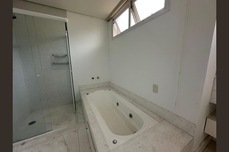 Casa de condomínio à venda com 1200m², 4 quartos e 4 vagasBanheiro da Suíte 4