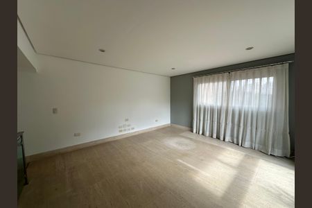 Casa de condomínio à venda com 1200m², 4 quartos e 4 vagasSala de TV