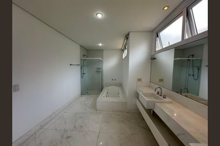 Casa de condomínio à venda com 1200m², 4 quartos e 4 vagasBanheiro da Suíte 4