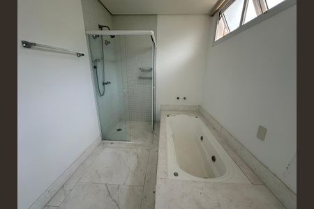 Casa de condomínio à venda com 1200m², 4 quartos e 4 vagasBanheiro da Suíte 4