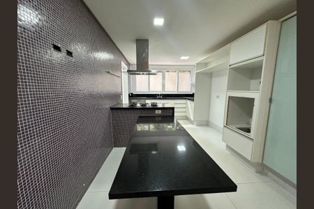 Casa de condomínio à venda com 1200m², 4 quartos e 4 vagasCozinha