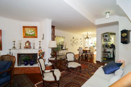 Casa de condomínio à venda com 400m², 4 quartos e 4 vagasSala