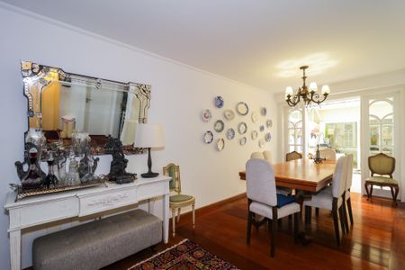 Casa de condomínio à venda com 400m², 4 quartos e 4 vagasSala