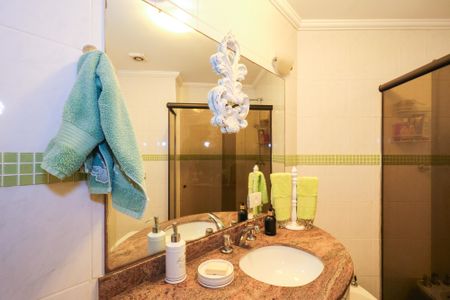 Casa de condomínio à venda com 400m², 4 quartos e 4 vagasBanheiro da Suíte 2