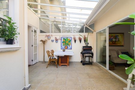 Casa de condomínio à venda com 400m², 4 quartos e 4 vagasÁrea externa