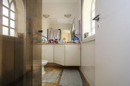 Casa de condomínio à venda com 400m², 4 quartos e 4 vagasBanheiro da Suíte 1