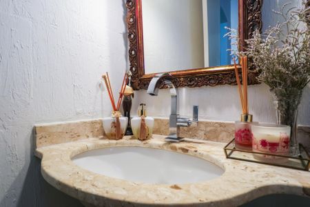 Casa de condomínio à venda com 400m², 4 quartos e 4 vagasLavabo