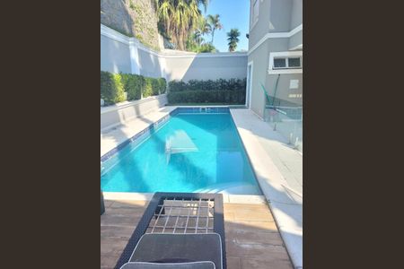 Casa de condomínio à venda com 800m², 4 quartos e 3 vagas