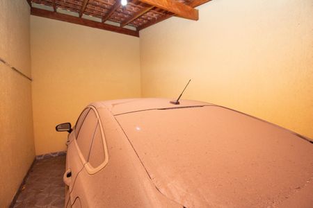 Casa à venda com 130m², 2 quartos e 7 vagas Casa à venda com 130m², 2 quartos e 7 vagasGaragem