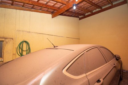 Casa à venda com 130m², 2 quartos e 7 vagas Casa à venda com 130m², 2 quartos e 7 vagasGaragem