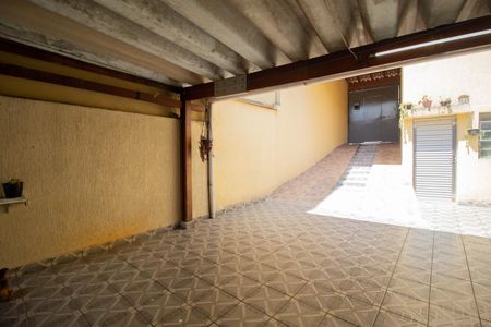 Casa à venda com 130m², 2 quartos e 7 vagas Casa à venda com 130m², 2 quartos e 7 vagasQuintal