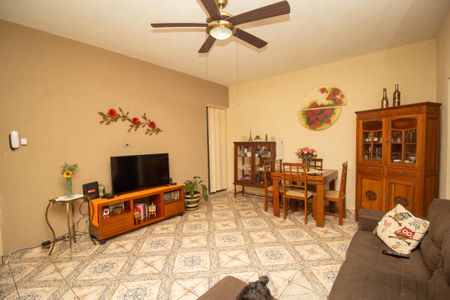 Casa à venda com 130m², 2 quartos e 7 vagas Casa à venda com 130m², 2 quartos e 7 vagasSala