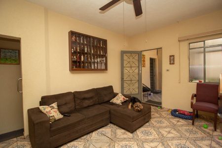 Casa à venda com 130m², 2 quartos e 7 vagas Casa à venda com 130m², 2 quartos e 7 vagasSala