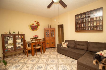 Casa à venda com 130m², 2 quartos e 7 vagas Casa à venda com 130m², 2 quartos e 7 vagasSala