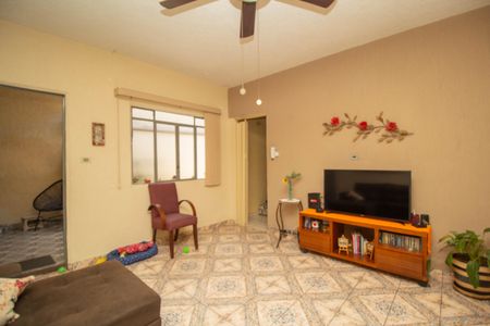 Casa à venda com 130m², 2 quartos e 7 vagas Casa à venda com 130m², 2 quartos e 7 vagasSala