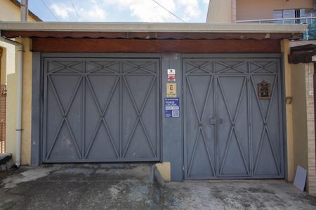 Casa à venda com 130m², 2 quartos e 7 vagas Casa à venda com 130m², 2 quartos e 7 vagasFachada